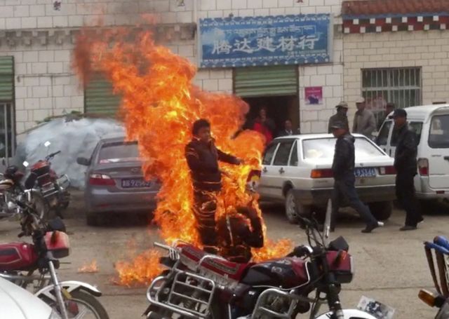 Αυτοπυρπολήθηκαν δύο ακόμα Θιβετιανοί
